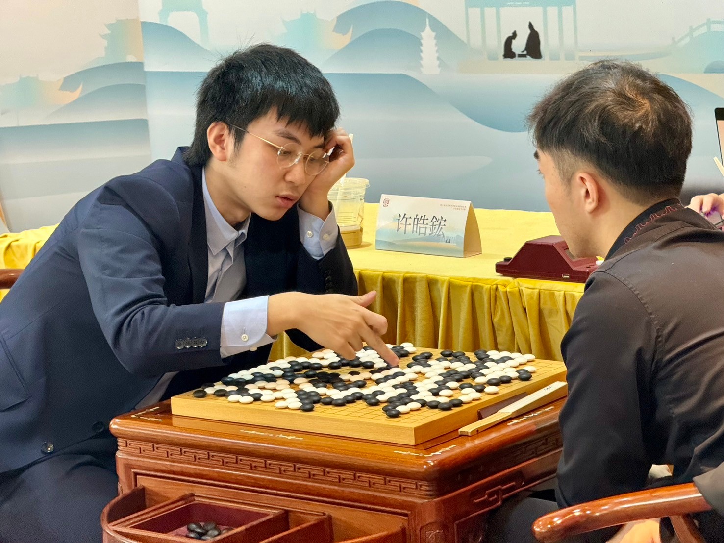 海峰棋院-2024/07/08【應氏盃四強賽果：許皓鋐惜敗謝科，止步世界四強】